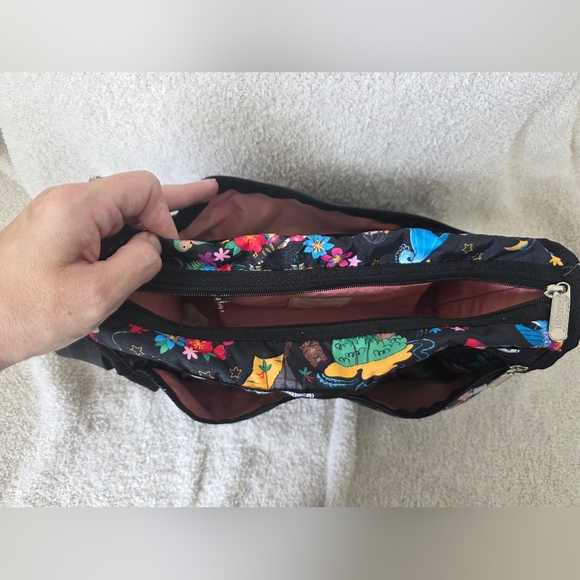 Disney It’s A Small World LeSportSac RARE Bag - Picture 3 of 4